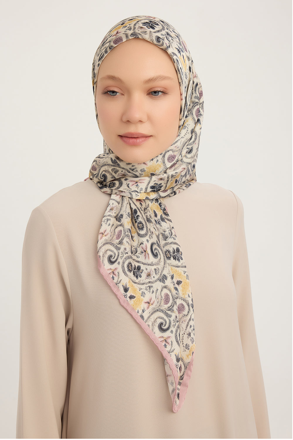 Aurora Desenli Janjan Eşarp - Etnik Bahar - Pudra