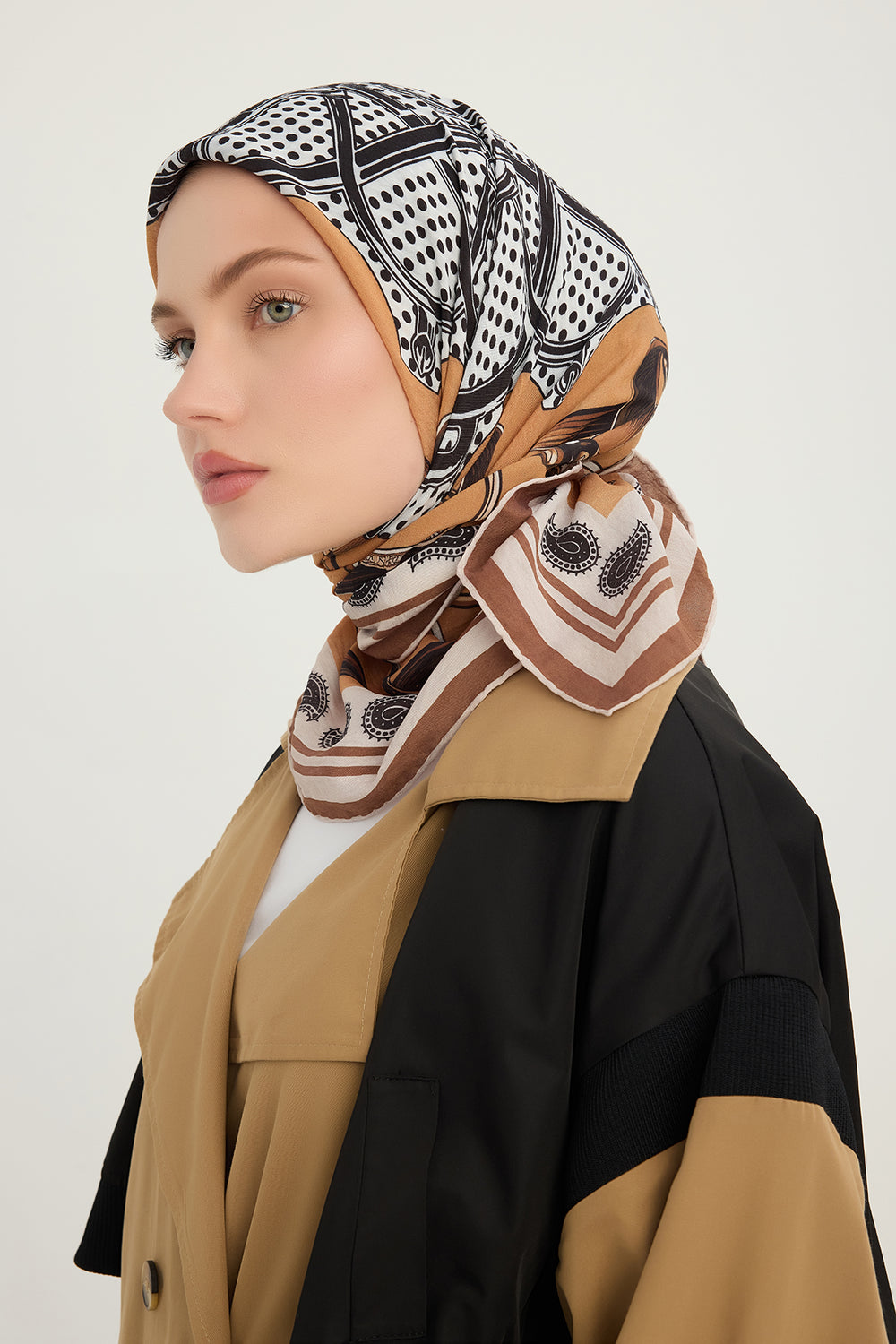 Vierra Desenli Eşarp - Süvarinin Arması - Camel