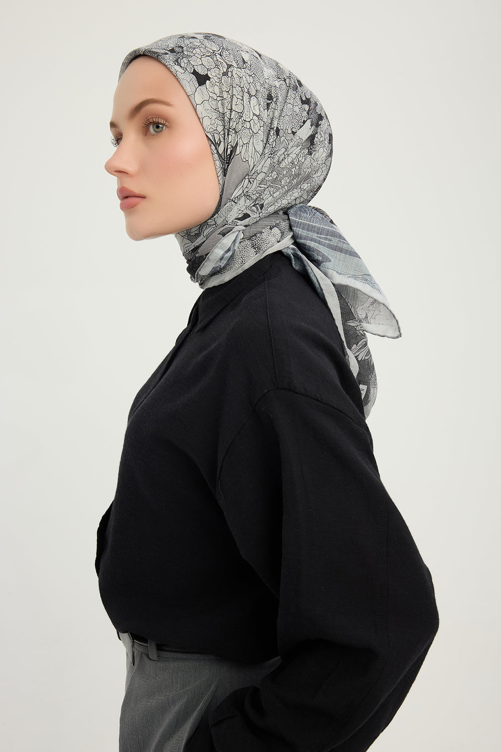 Efilia Desenli Eşarp - Sessiz Mevsimler - Gri
