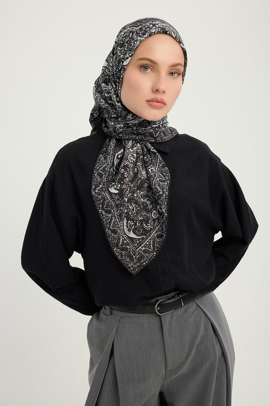 Vierra Desenli Eşarp - Ebedi Saraylar - Siyah