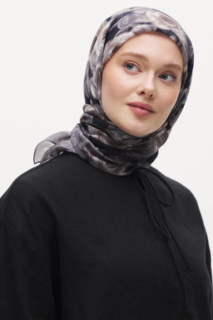 Tensel Eşarp - Pastel Çiçek Desen - Siyah Gri