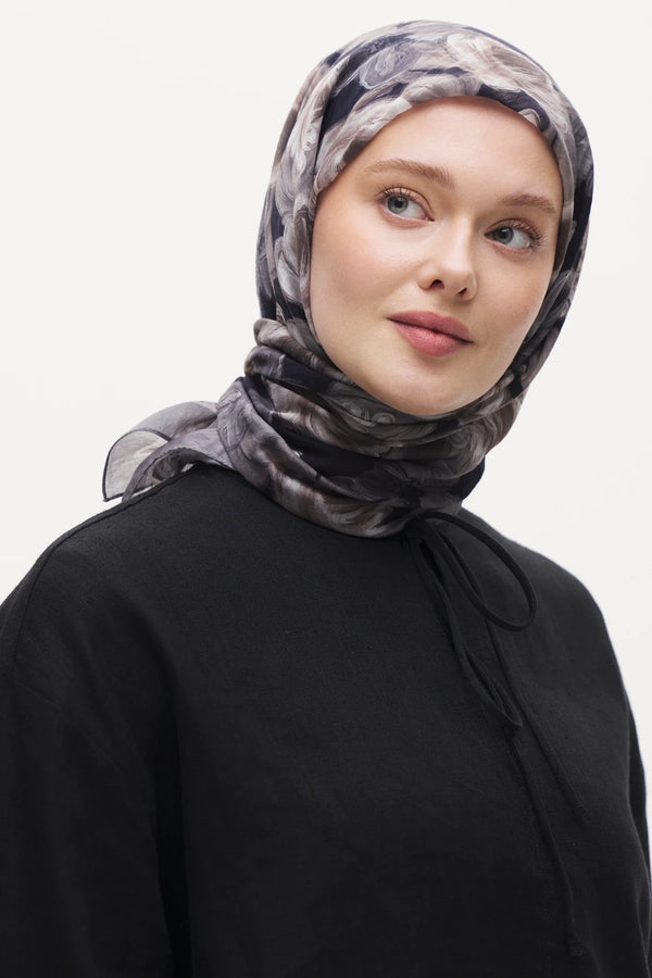 Tensel Eşarp - Pastel Çiçek Desen - Siyah Gri