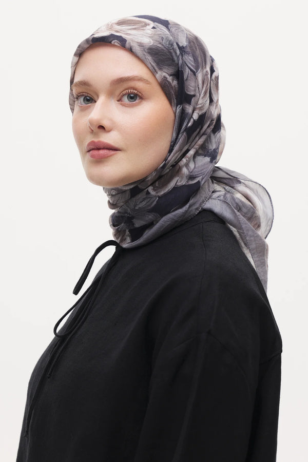 Tensel Eşarp - Pastel Çiçek Desen - Siyah Gri