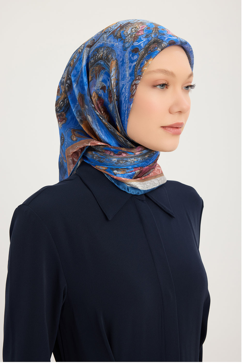 Aurora Desenli Janjan Eşarp - Altın Bahçe - İndigo