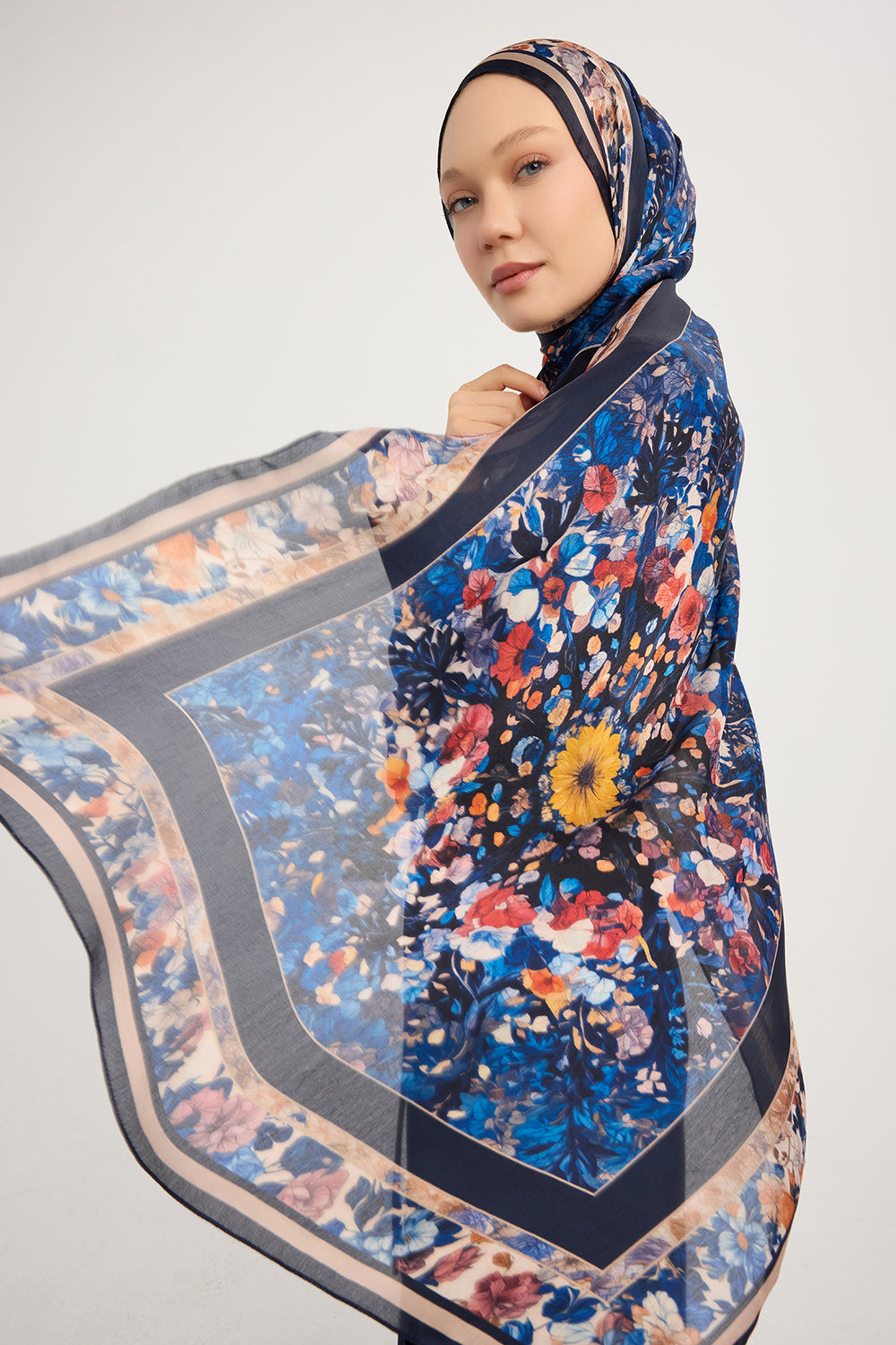 Aurora Desenli Janjan Şal - Çiçek Kozmosu - Lacivert