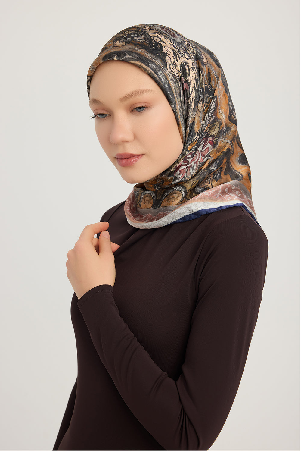 Aurora Desenli Janjan Eşarp - Altın Bahçe - Lacivert