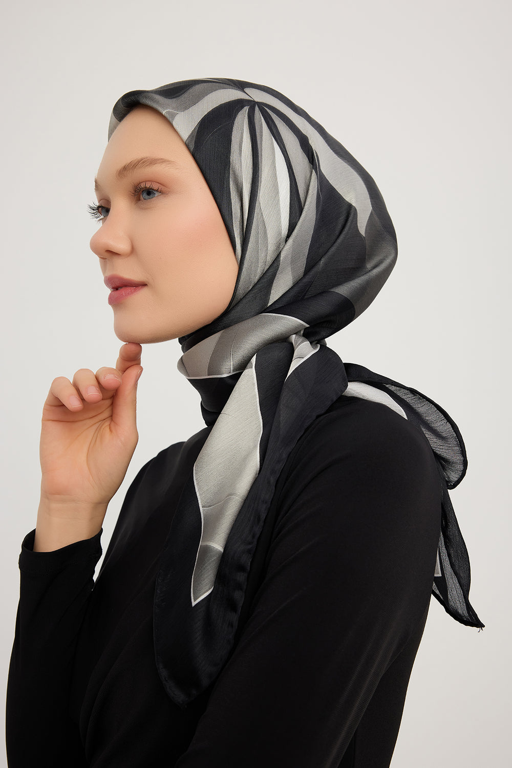 Aurora Desenli Janjan Eşarp - Göksel Gelgit - Siyah