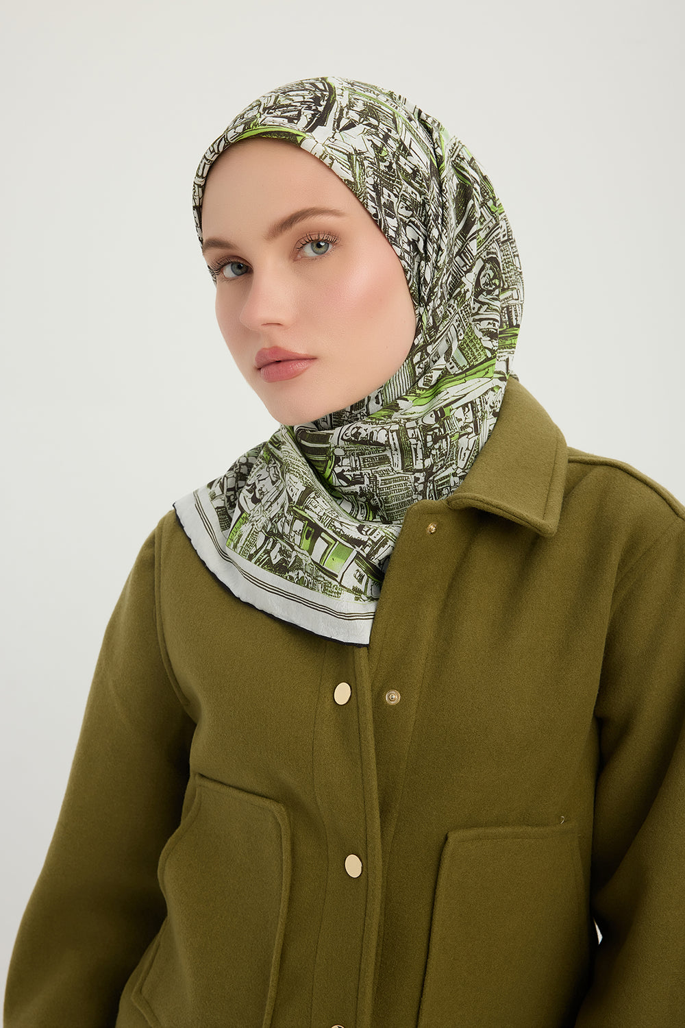 Vierra Desenli Eşarp - Yankılar Şehri - Yeşil