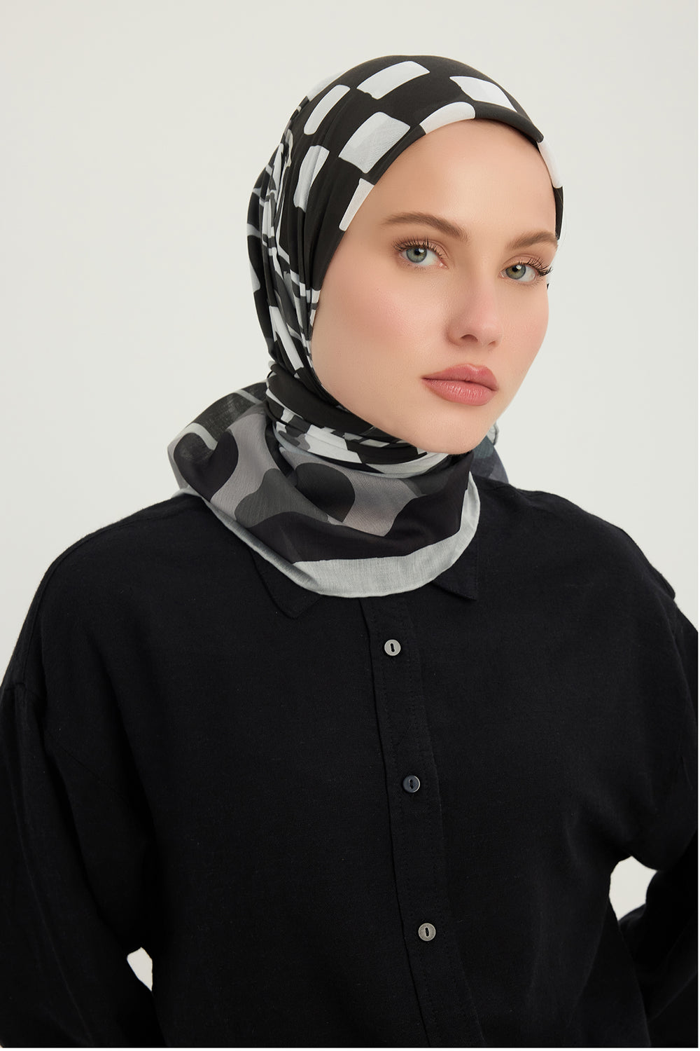 Efilia Desenli Eşarp - Pastel Yolculuk - Siyah