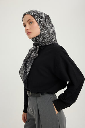 Vierra Desenli Eşarp - Ebedi Saraylar - Siyah