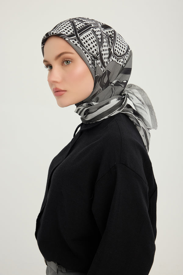 Vierra Desenli Eşarp - Süvarinin Arması - Siyah