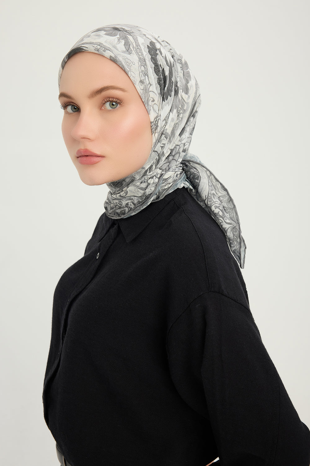 Efilia Desenli Eşarp - Çiçek Tahtı - Gri