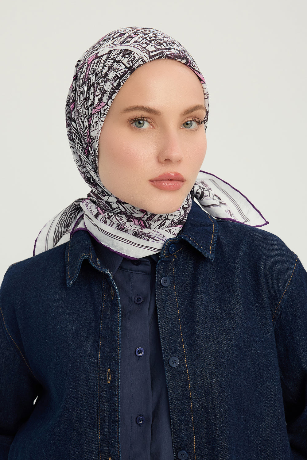 Vierra Desenli Eşarp - Yankılar Şehri - Mor