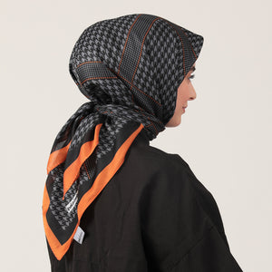 Pamuk İpek Eşarp - Minik Kazayağı Desen - Siyah Turuncu